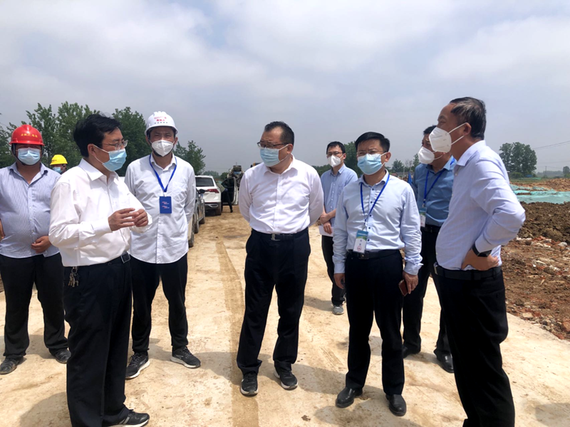 六安市委常委、常務(wù)副市長劉洪潔赴G237項目督導疫情防控及復工復產(chǎn)